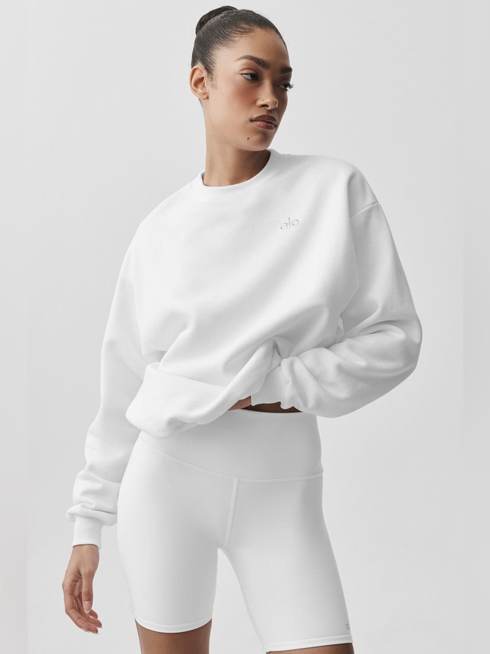 ALO Yoga Accolade Crew Neck Pullover in White, Size Large